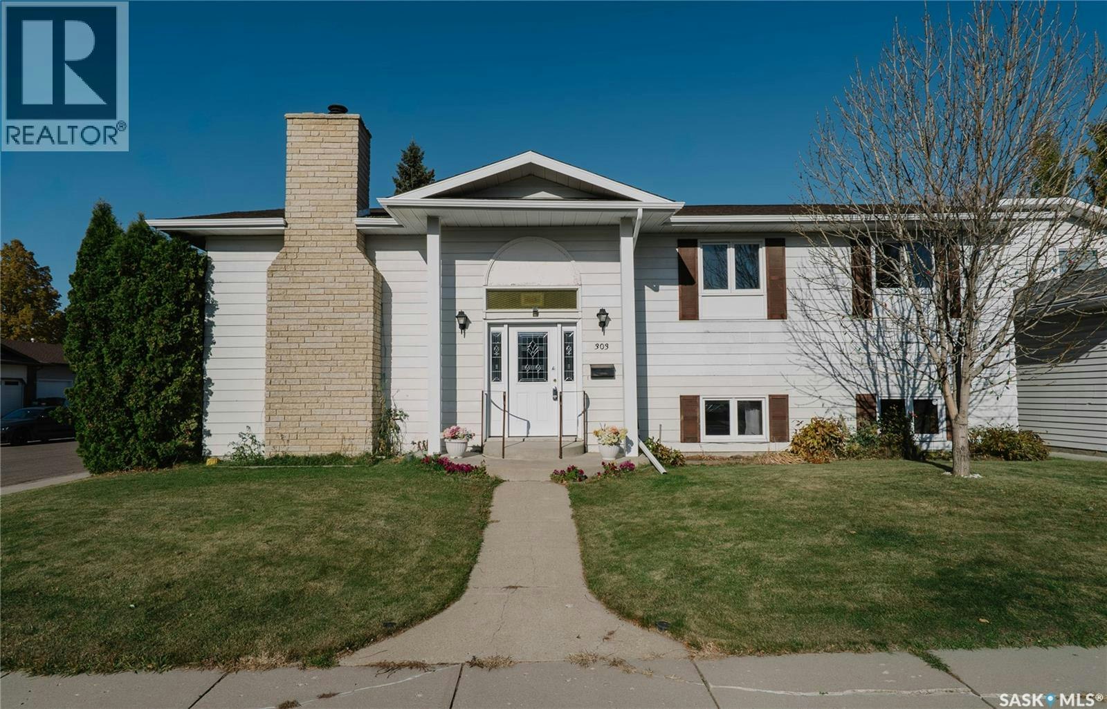 303 Staigh Crescent, Saskatoon, SK, S7N 3T5