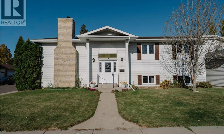 303 Staigh Crescent