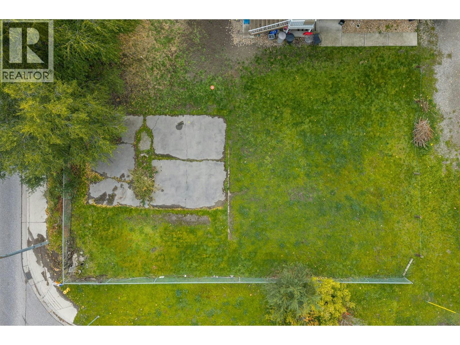 3202 16 Avenue - 2