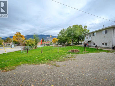 3202 16 Avenue - 3