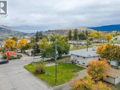 3202 16 Avenue - 5