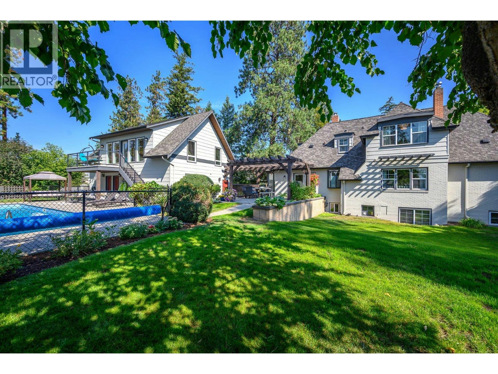 2202 26 Street - 5