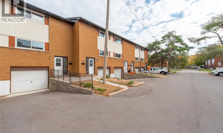 59 Woodman Drive N