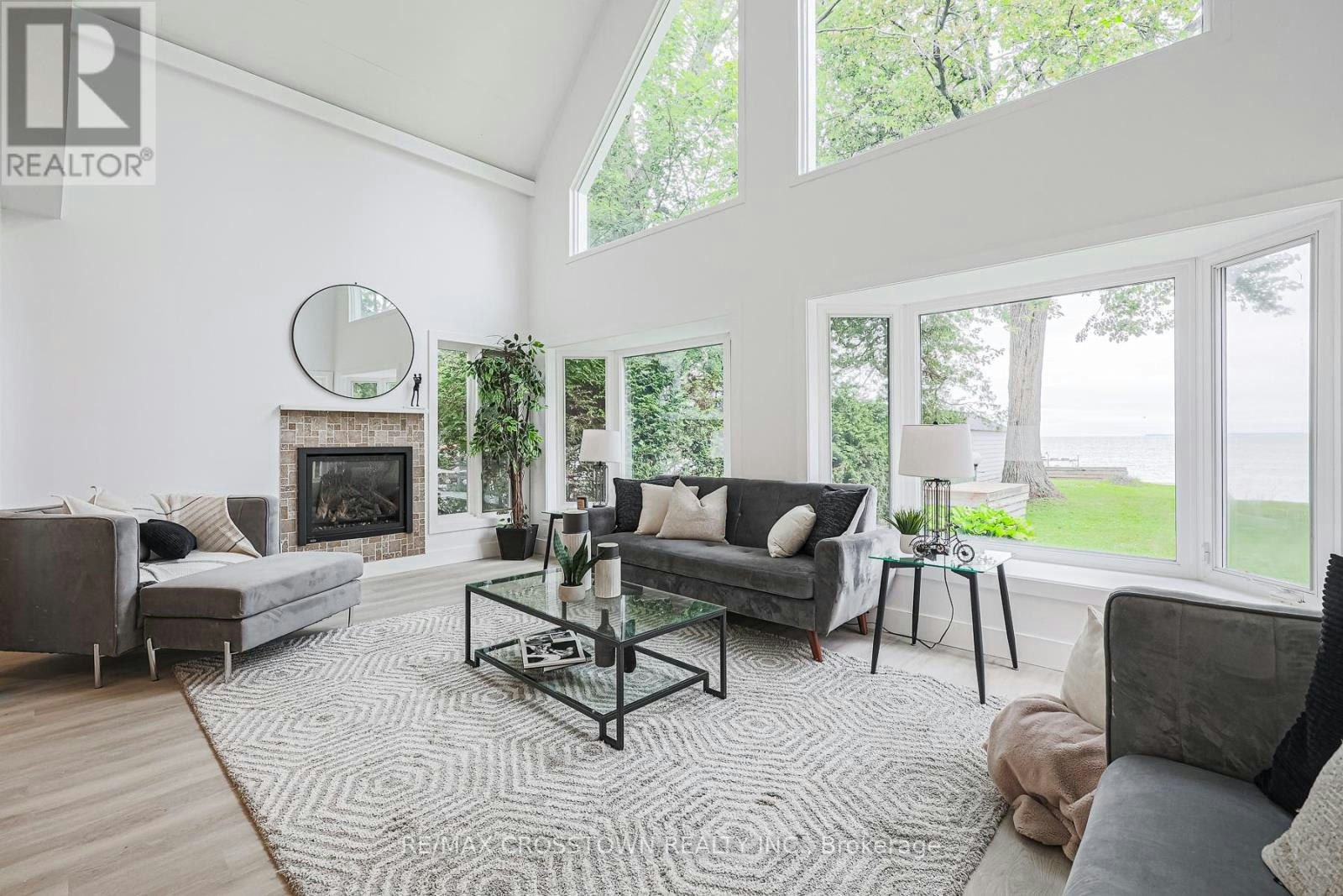 128 Moores Beach Road, Georgina, ON, L0E 1N0