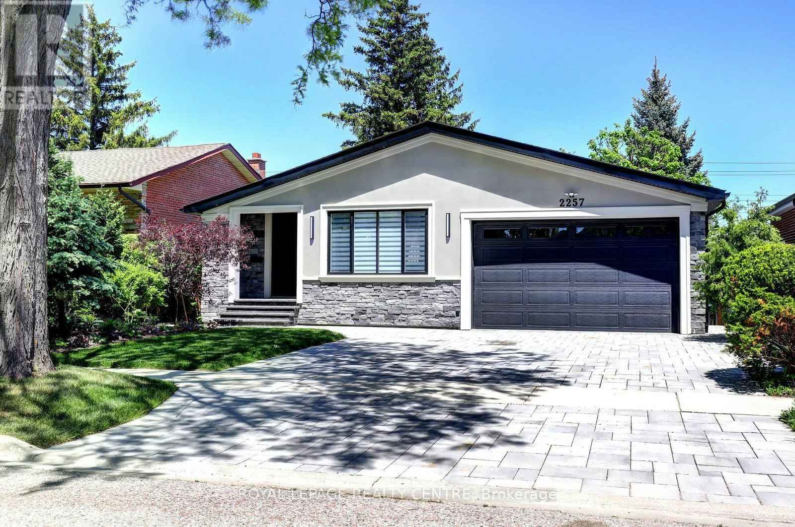 2257 Springfield Court, Mississauga, ON, L5K 1V3