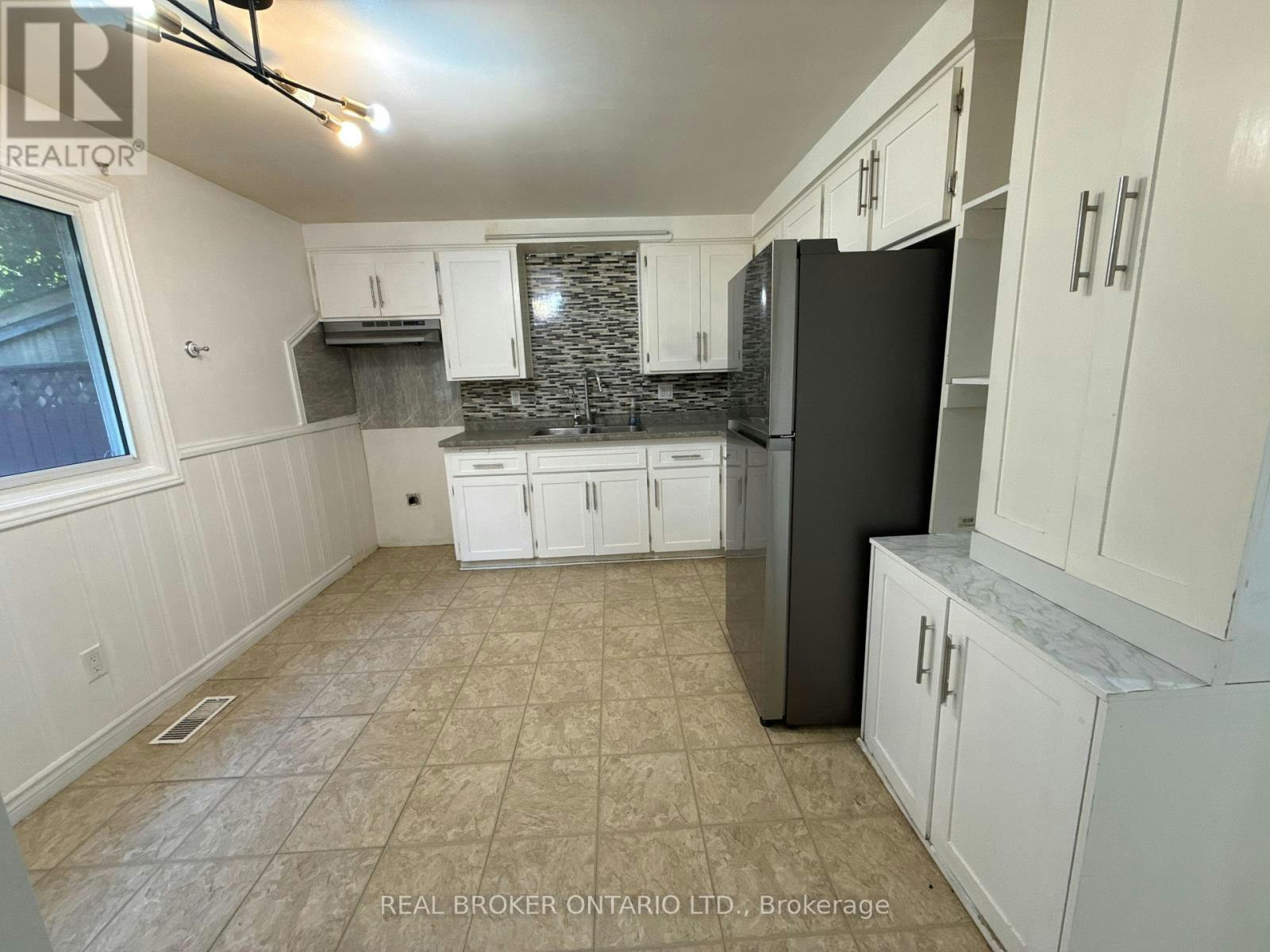 MAIN-535 Elgin Street N, Cambridge, ON, N1R 6A2 - 5
