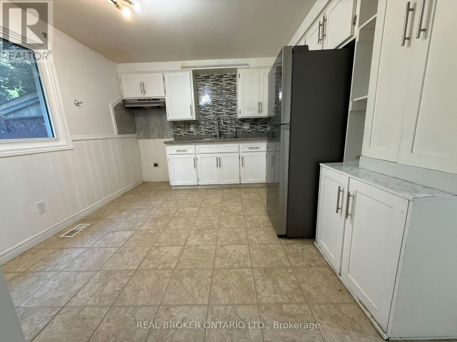 MAIN-535 Elgin Street N, Cambridge, ON, N1R 6A2 - 6