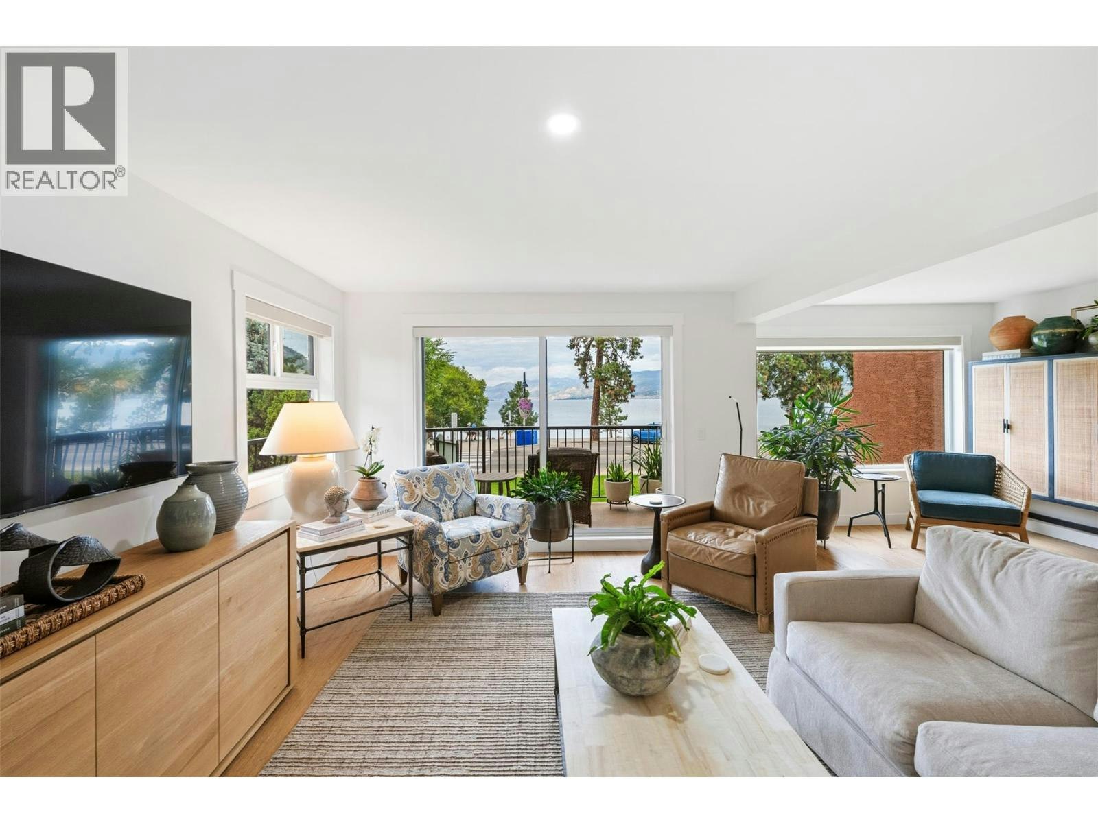 202-578 Lakeshore Drive, Penticton, BC, V2A 1B9