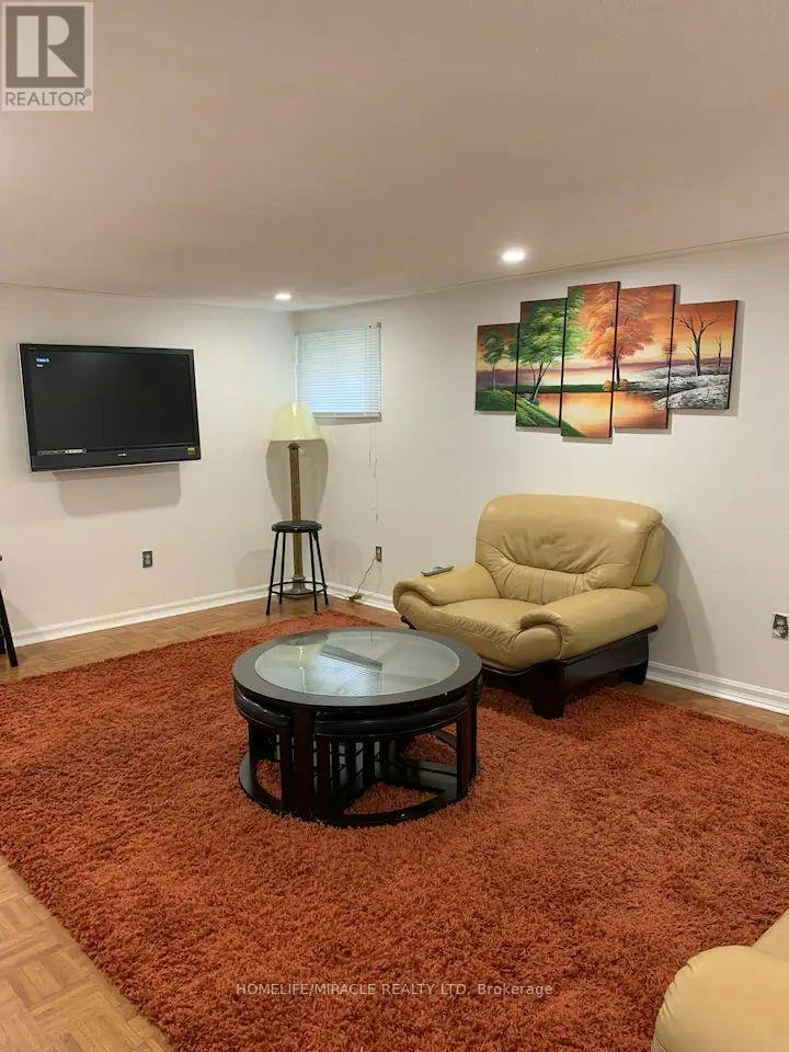 B-3485 Oakglade Crescent, Mississauga, ON, L5C 1X4 - 2