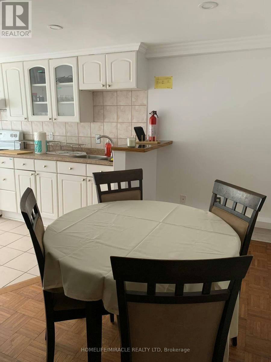 B-3485 Oakglade Crescent, Mississauga, ON, L5C 1X4 - 6