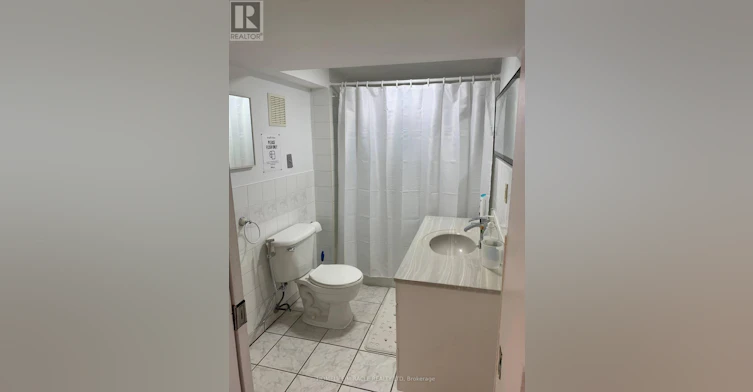 B-3485 Oakglade Crescent, Mississauga, ON, L5C 1X4 - 9