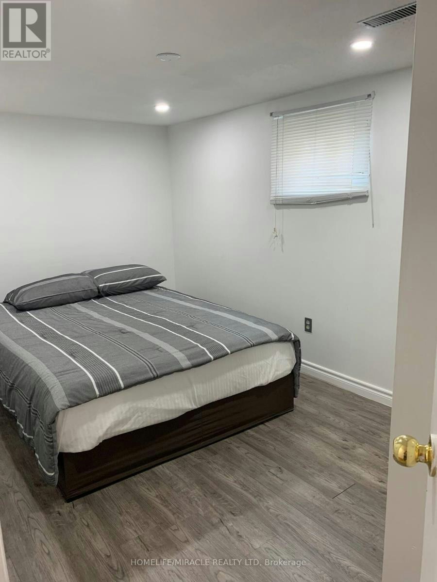 B-3485 Oakglade Crescent, Mississauga, ON, L5C 1X4 - 7