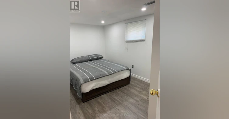 B-3485 Oakglade Crescent, Mississauga, ON, L5C 1X4 - 7