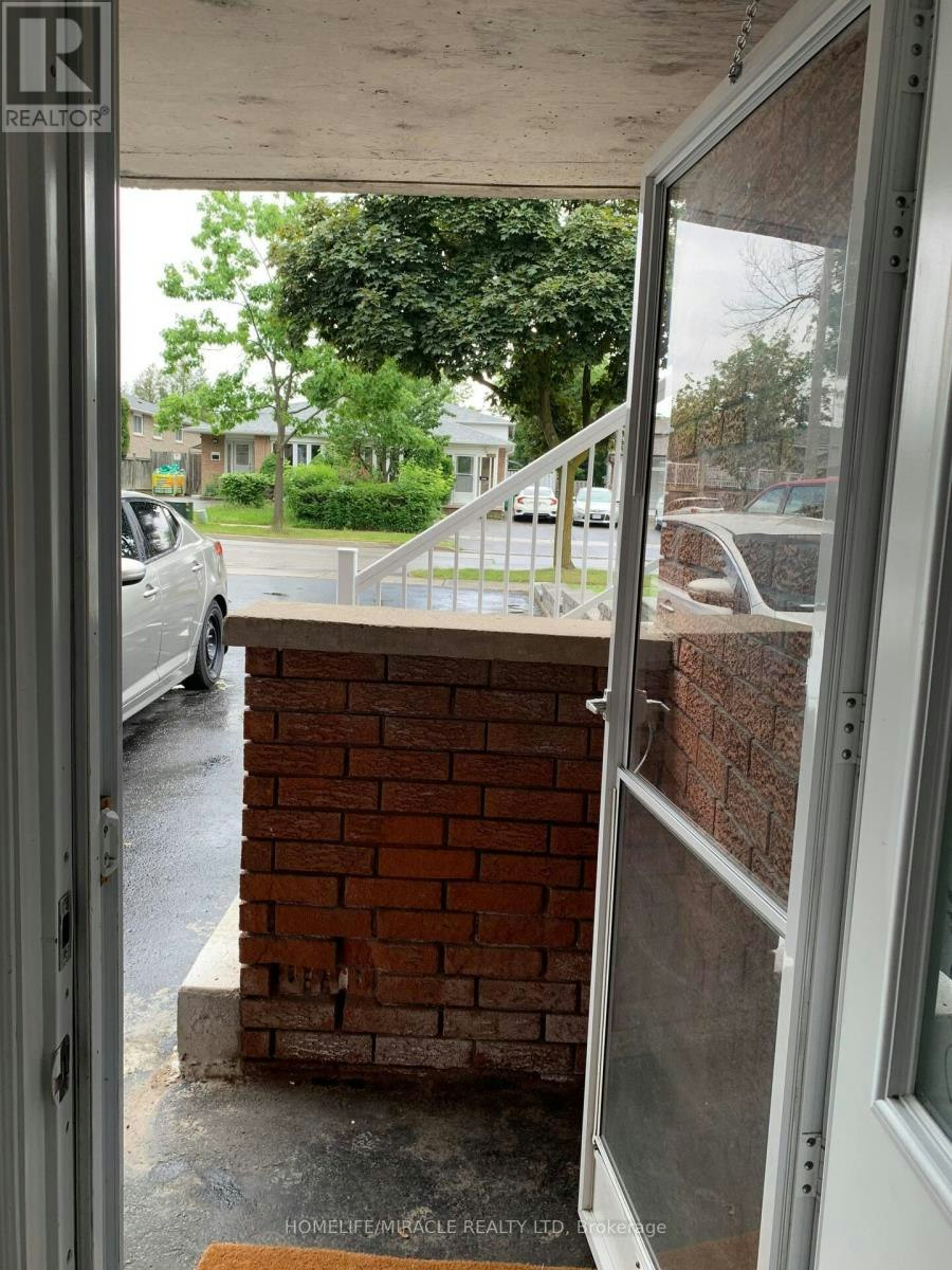 B-3485 Oakglade Crescent, Mississauga, ON, L5C 1X4 - 3
