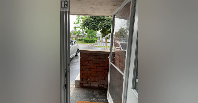 B-3485 Oakglade Crescent, Mississauga, ON, L5C 1X4 - 3