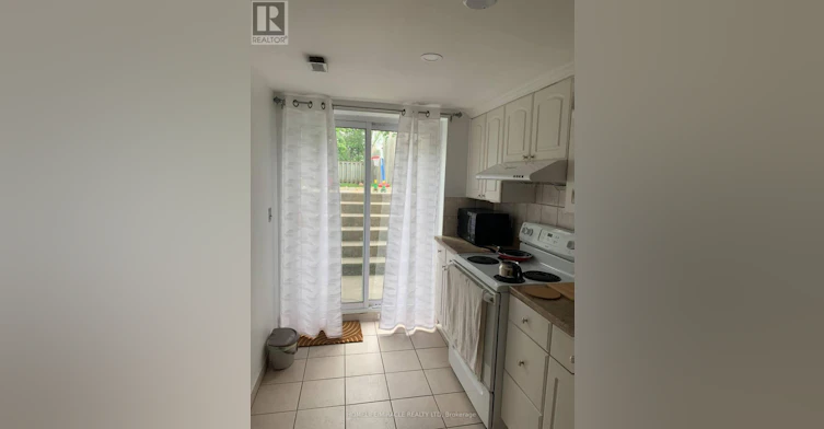 B-3485 Oakglade Crescent, Mississauga, ON, L5C 1X4 - 5