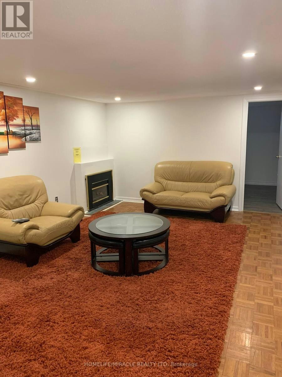 B-3485 Oakglade Crescent, Mississauga, ON, L5C 1X4
