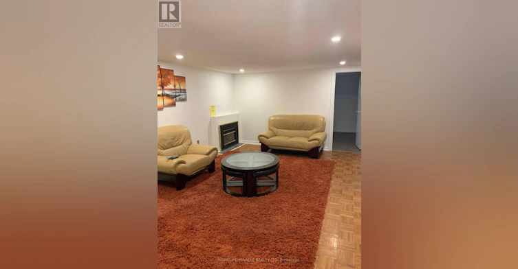 B-3485 Oakglade Crescent, Mississauga, ON, L5C 1X4