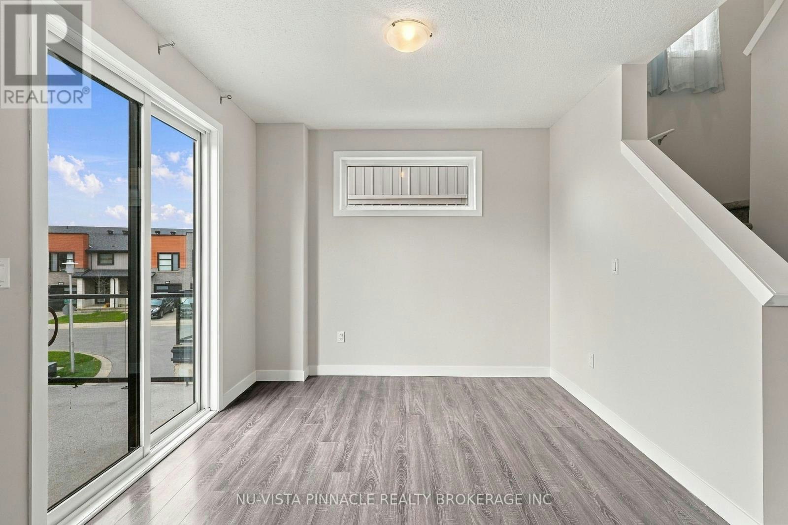 960 Village Square WEST, London, ON, N6H 0J7 - 16