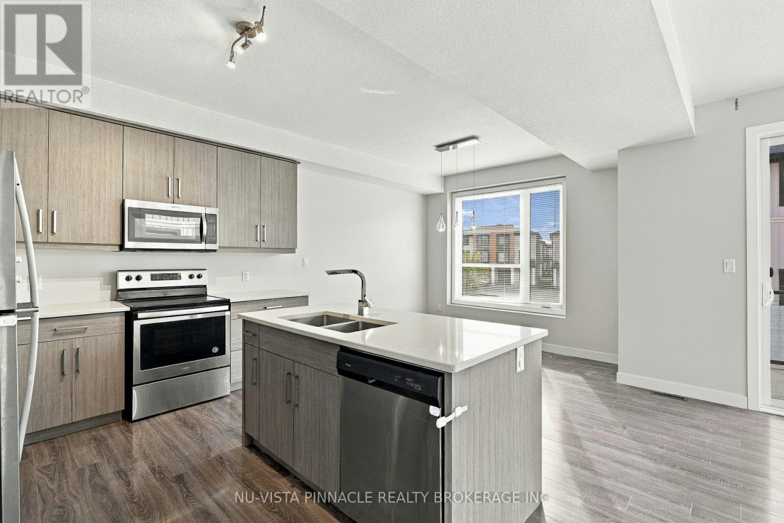 960 Village Square WEST, London, ON, N6H 0J7 - 10