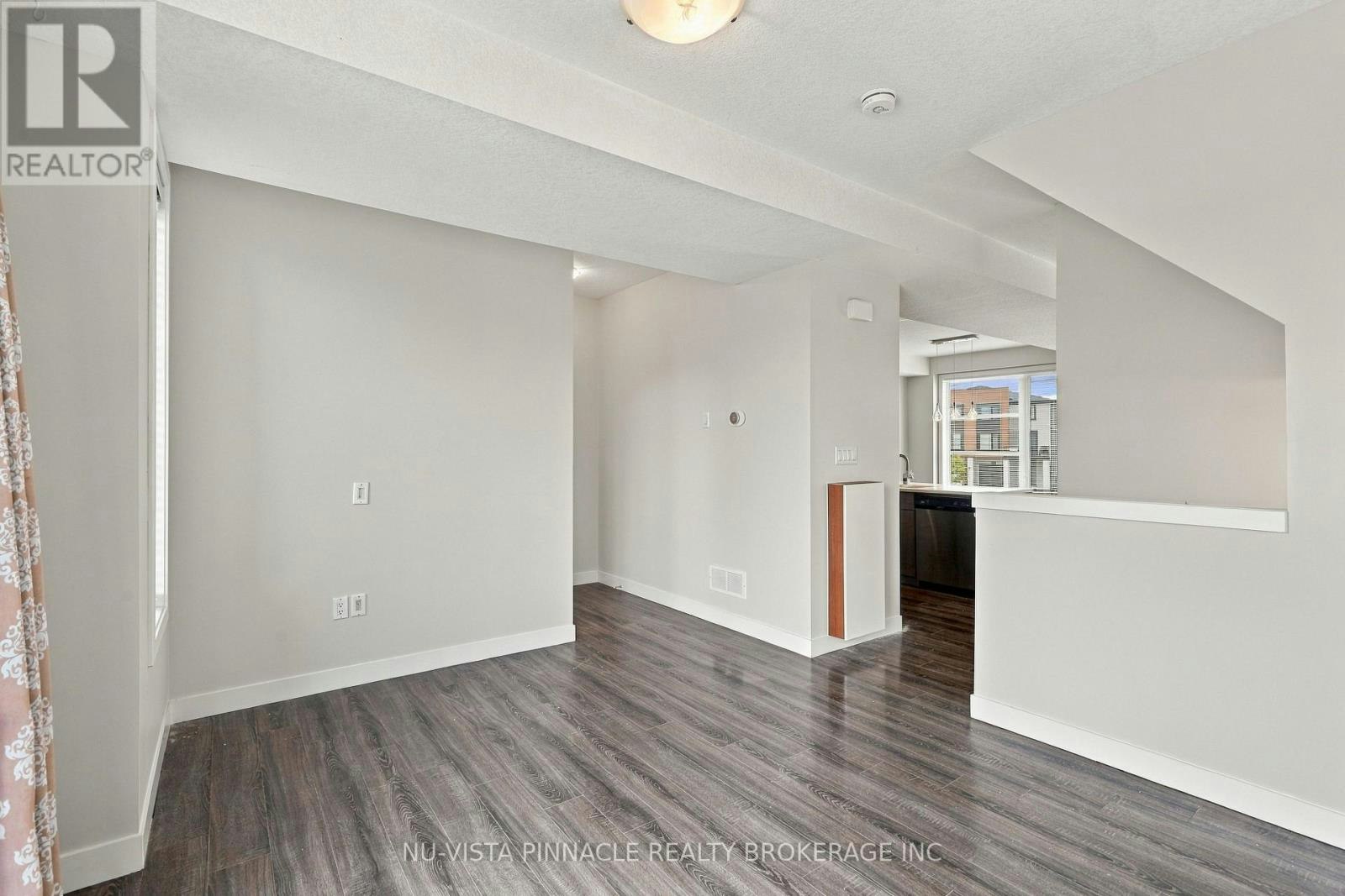 960 Village Square WEST, London, ON, N6H 0J7 - 8