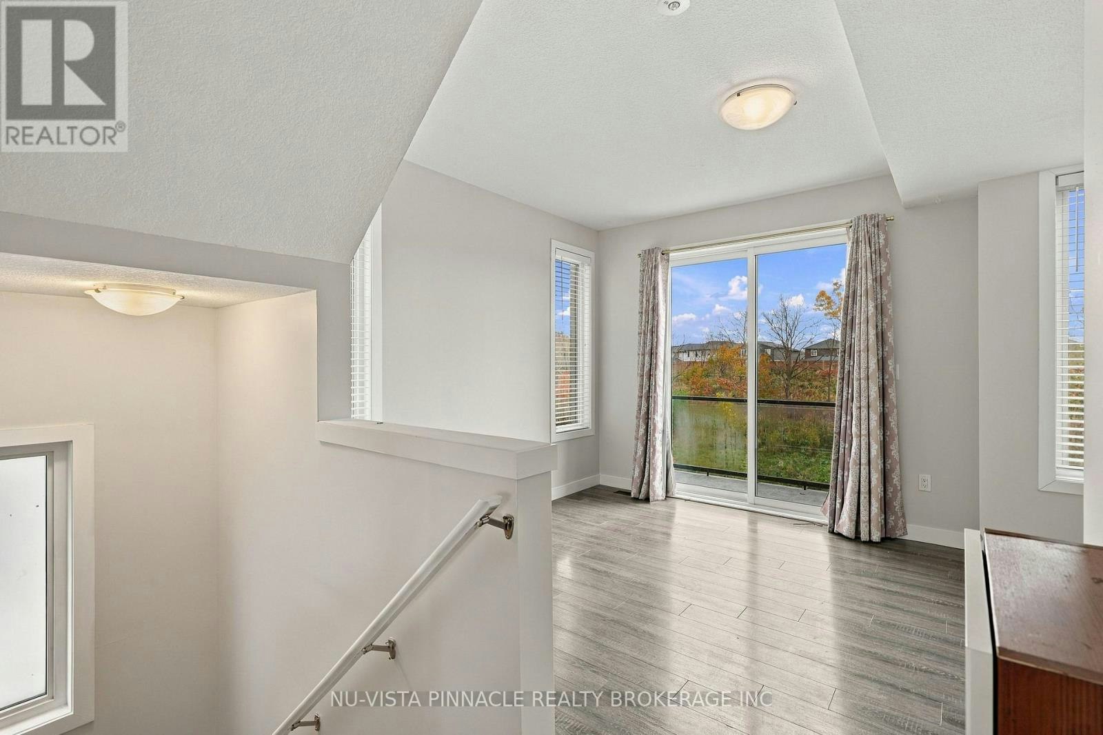 960 Village Square WEST, London, ON, N6H 0J7 - 6