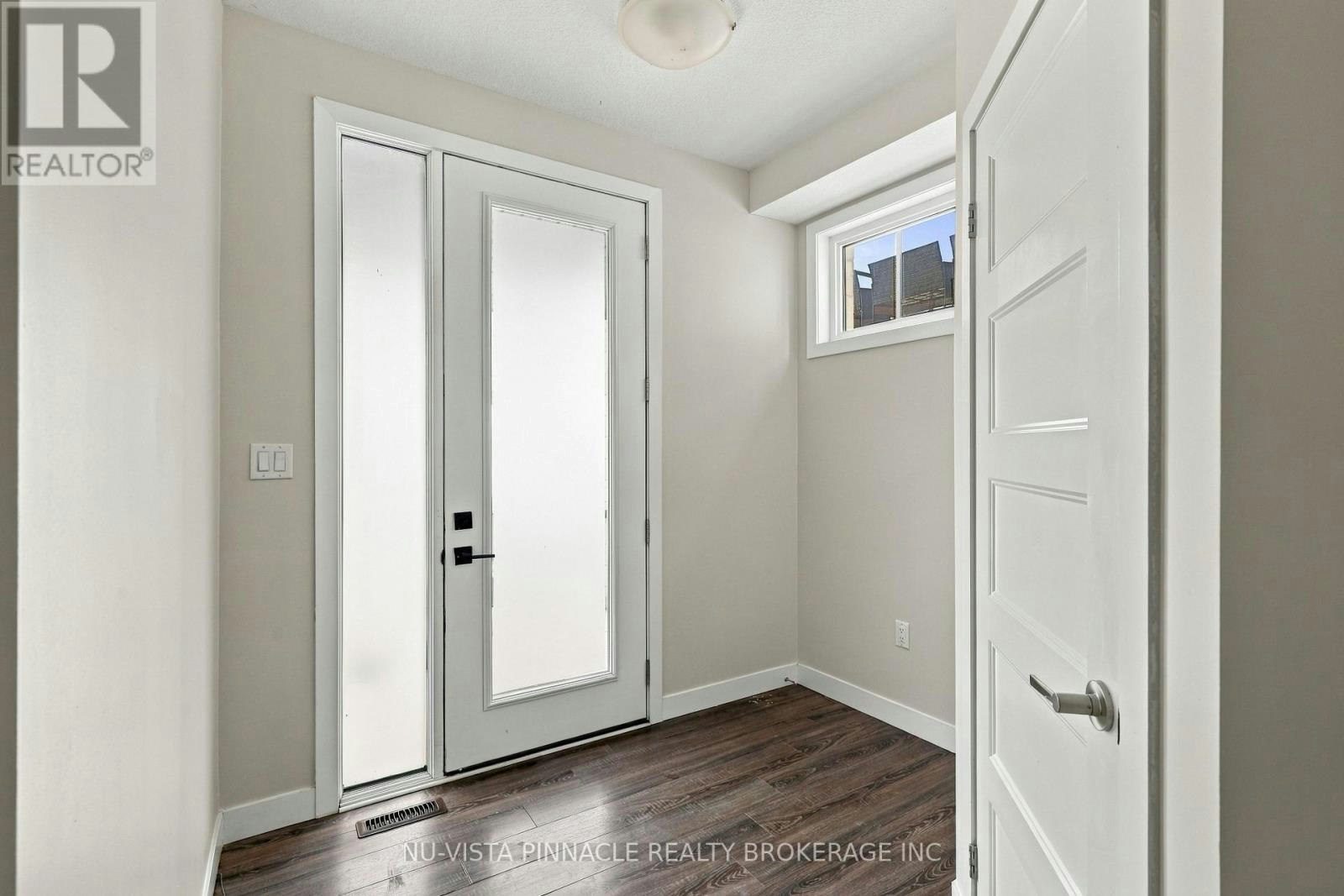 960 Village Square WEST, London, ON, N6H 0J7 - 4