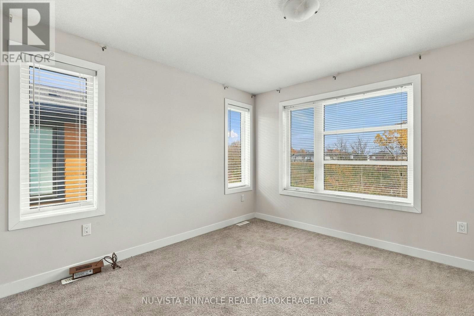 960 Village Square WEST, London, ON, N6H 0J7 - 24