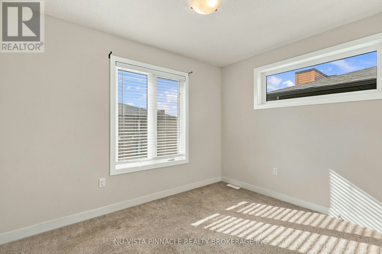 960 Village Square WEST, London, ON, N6H 0J7 - 22