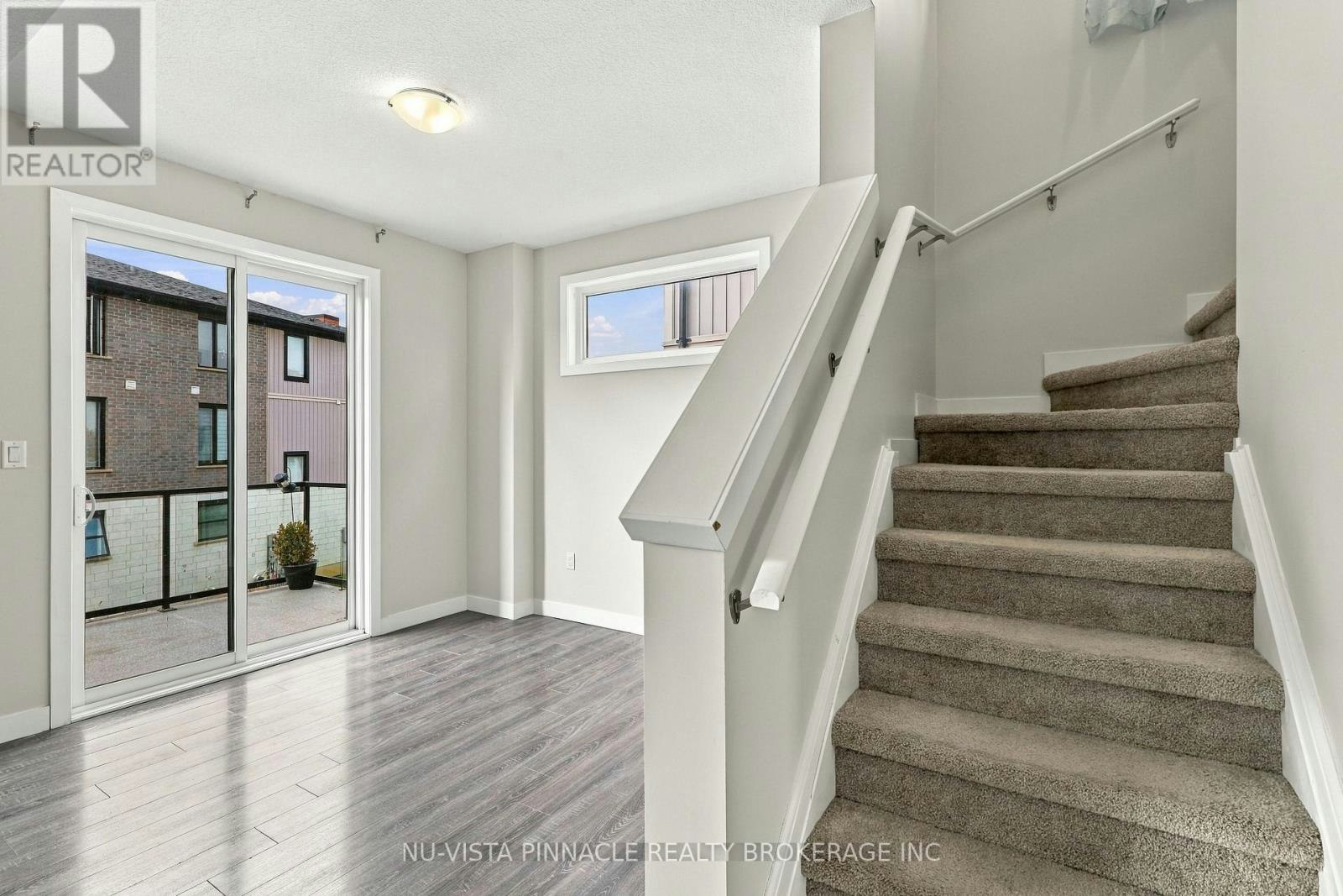 960 Village Square WEST, London, ON, N6H 0J7 - 17
