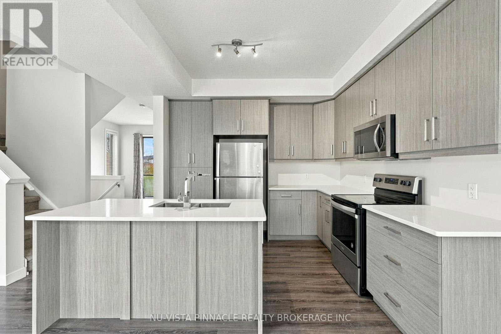 960 Village Square WEST, London, ON, N6H 0J7 - 12