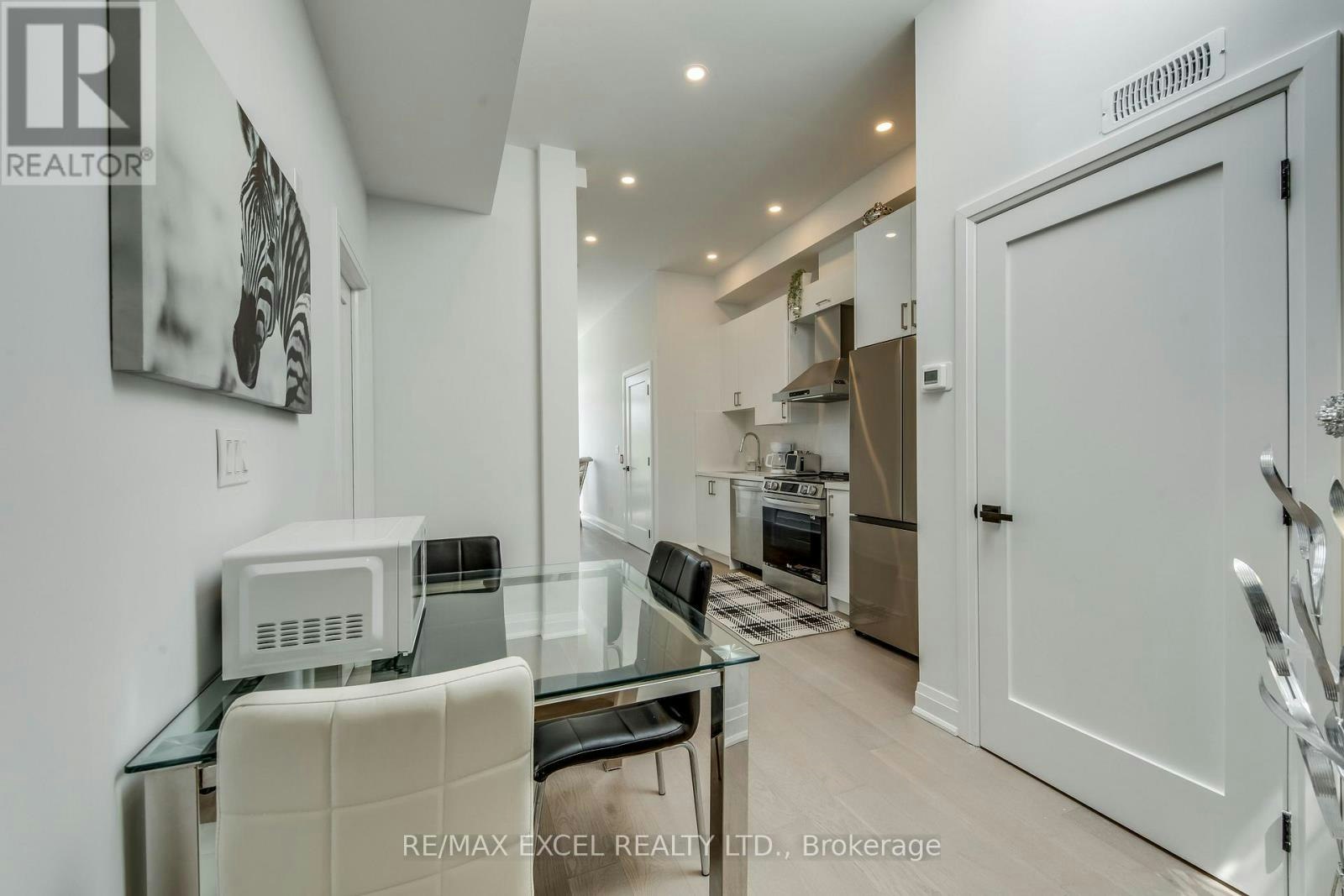 C-923 College Street, Toronto, ON, M6H 1A1 - 17