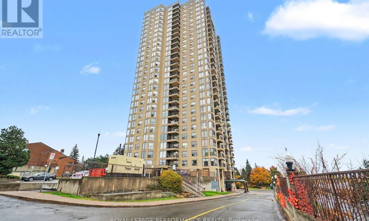 1803-545 St Laurent Boulevard
