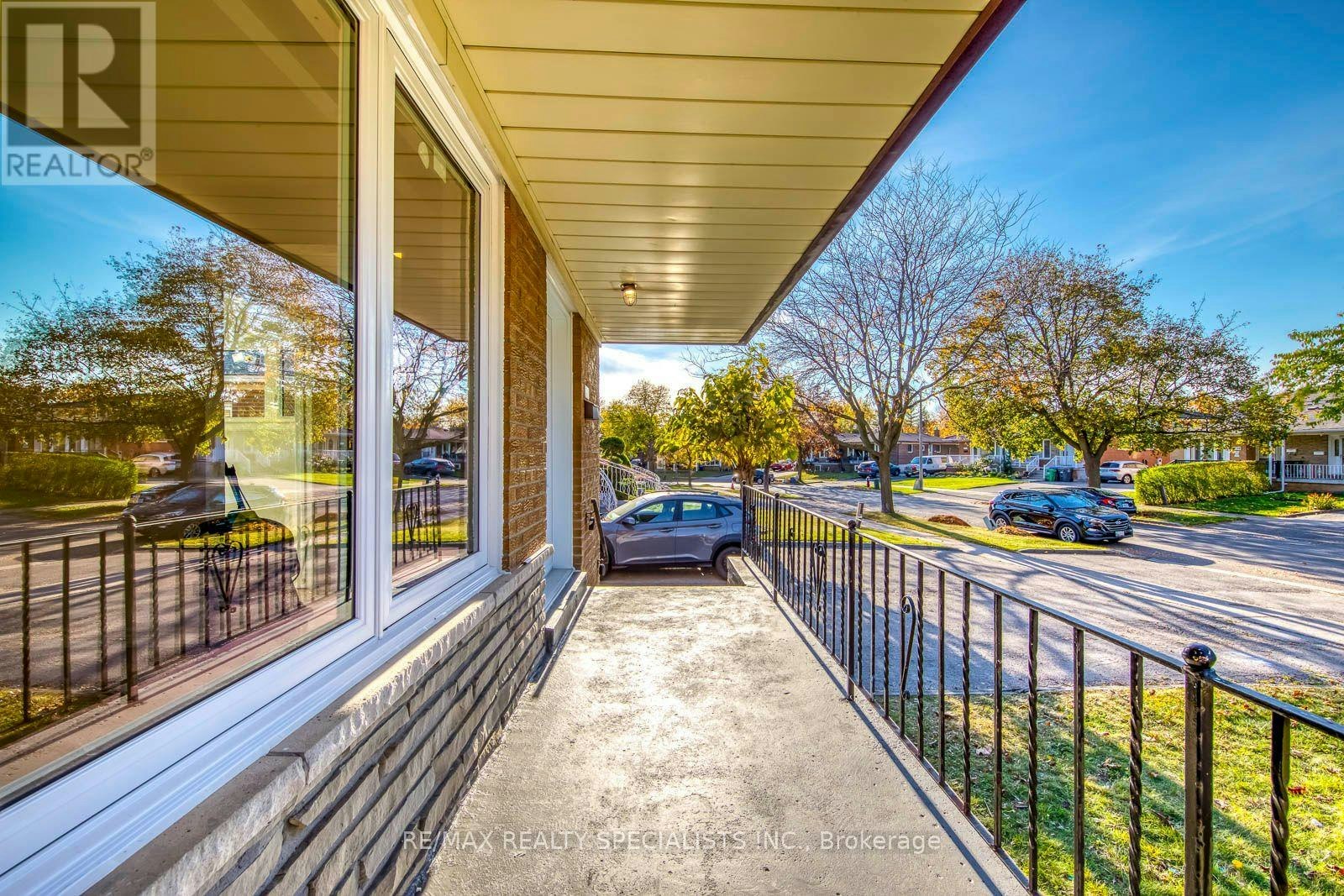 UPPER-7605 Discus Crescent, Mississauga, ON, L4T 2V4 - 4