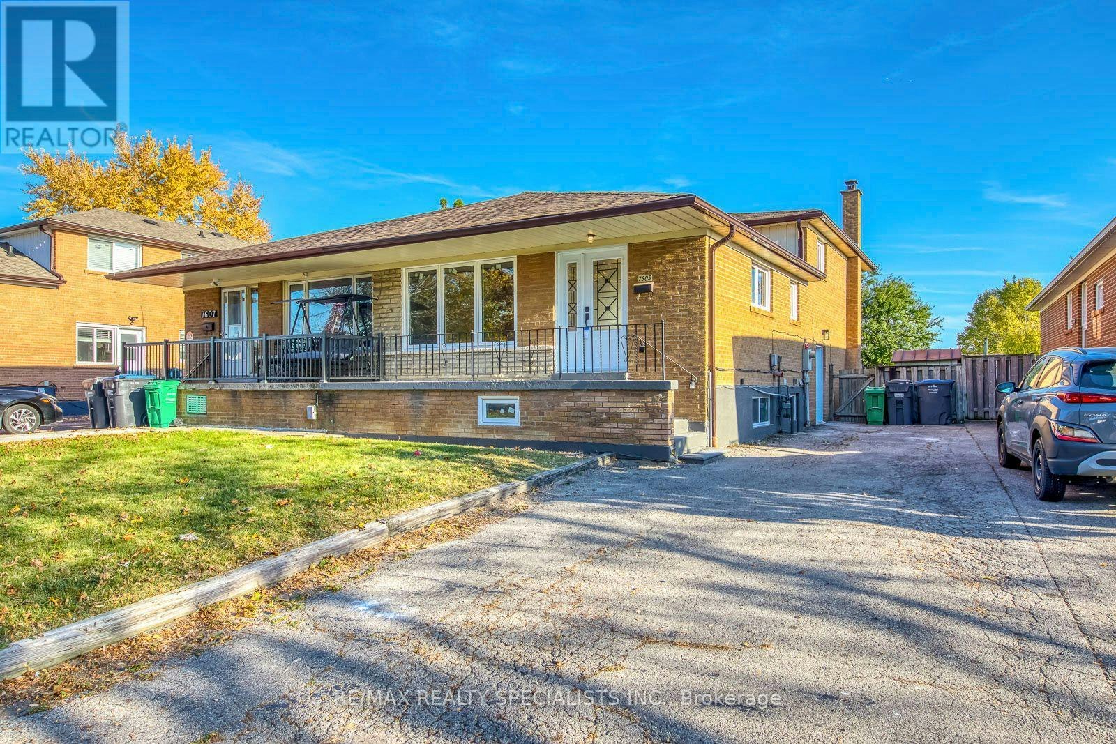 UPPER-7605 Discus Crescent, Mississauga, ON, L4T 2V4 - 2