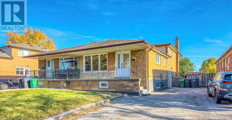 UPPER-7605 Discus Crescent, Mississauga, ON, L4T 2V4 - 2