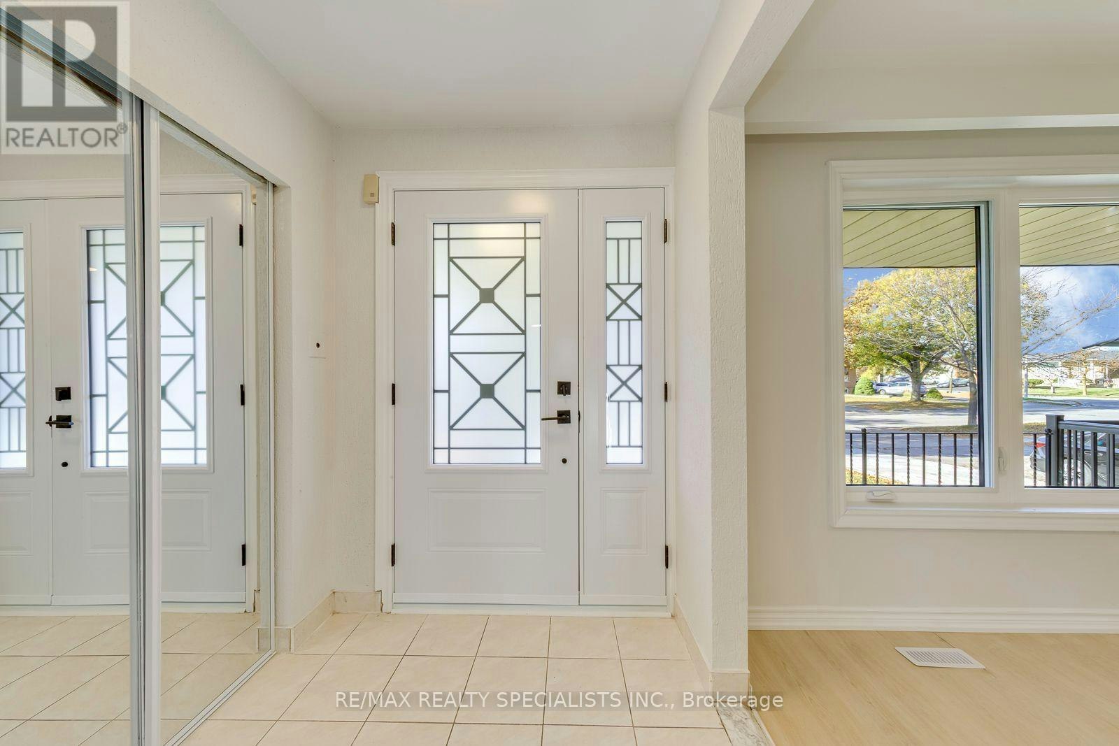 UPPER-7605 Discus Crescent, Mississauga, ON, L4T 2V4 - 6