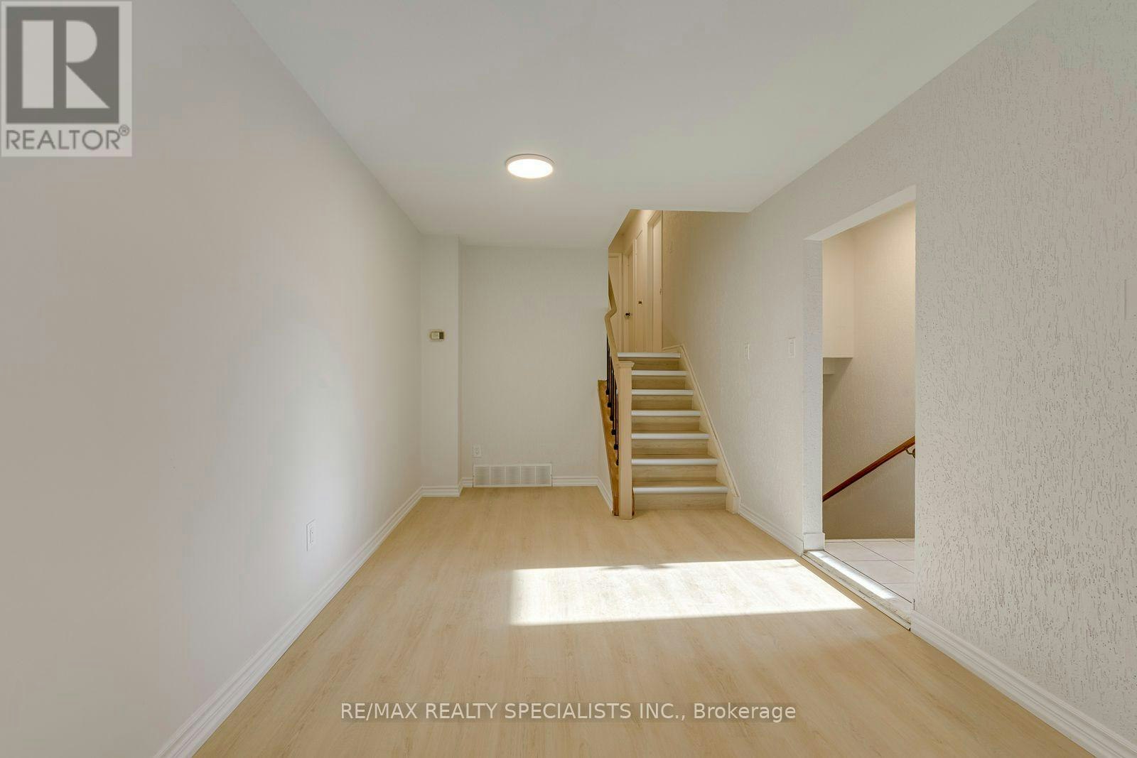 UPPER-7605 Discus Crescent, Mississauga, ON, L4T 2V4 - 15