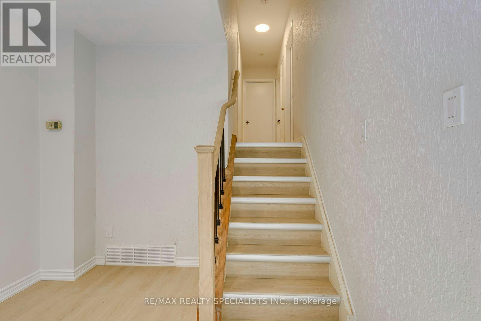 UPPER-7605 Discus Crescent, Mississauga, ON, L4T 2V4 - 18