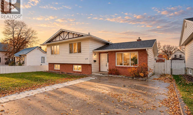 338 Grandview Street W