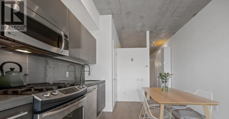 302-25 Stafford Street, Toronto, ON, M5V 0G3 - 8