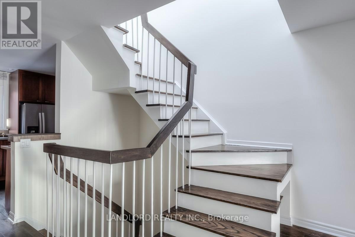 113 Earl Place, Toronto, ON, M4Y 1M4 - 13