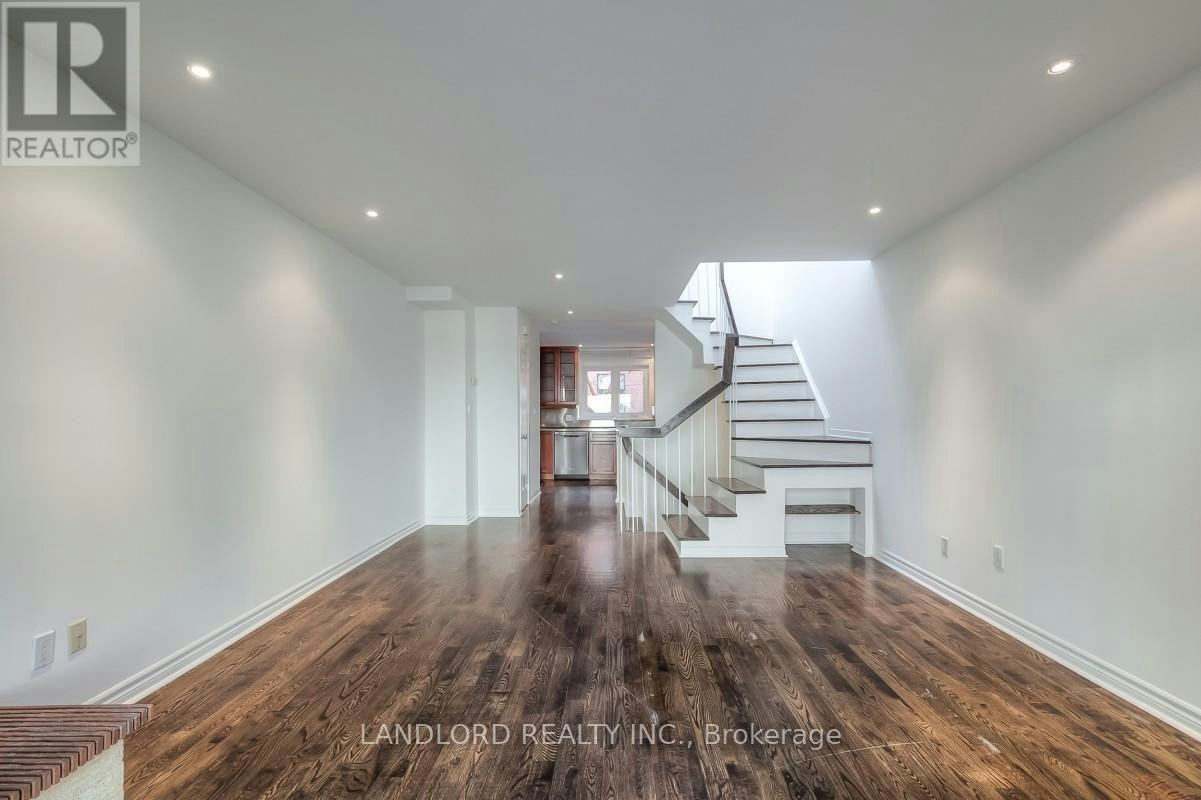 113 Earl Place, Toronto, ON, M4Y 1M4 - 11