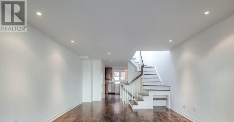 113 Earl Place, Toronto, ON, M4Y 1M4 - 11
