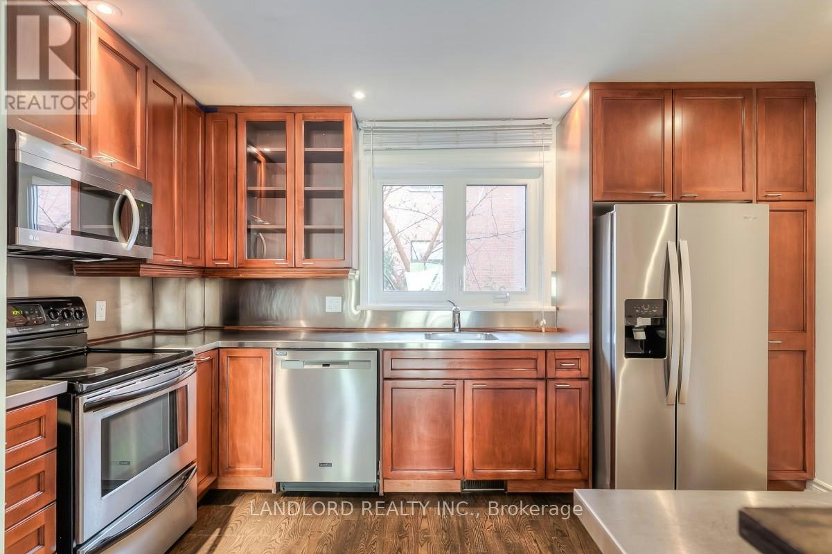 113 Earl Place, Toronto, ON, M4Y 1M4 - 2