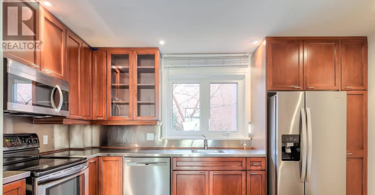 113 Earl Place, Toronto, ON, M4Y 1M4 - 2