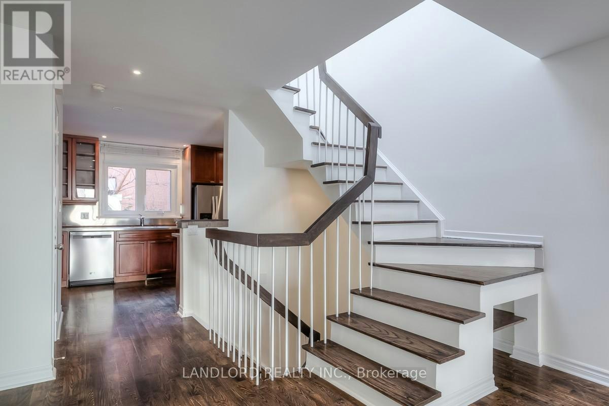 113 Earl Place, Toronto, ON, M4Y 1M4 - 12