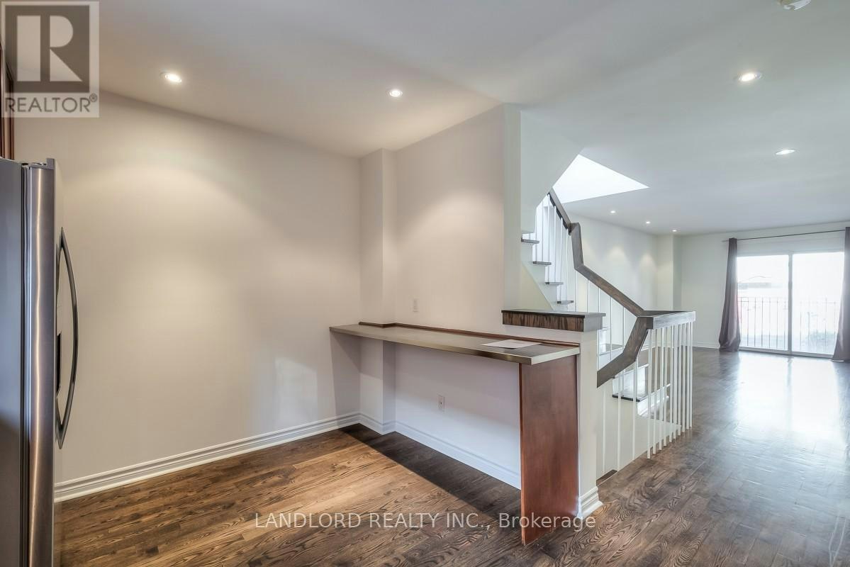 113 Earl Place, Toronto, ON, M4Y 1M4 - 4