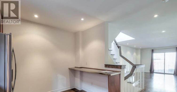 113 Earl Place, Toronto, ON, M4Y 1M4 - 4