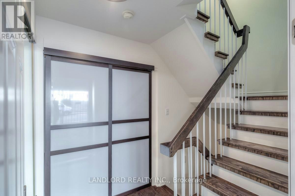 113 Earl Place, Toronto, ON, M4Y 1M4 - 24